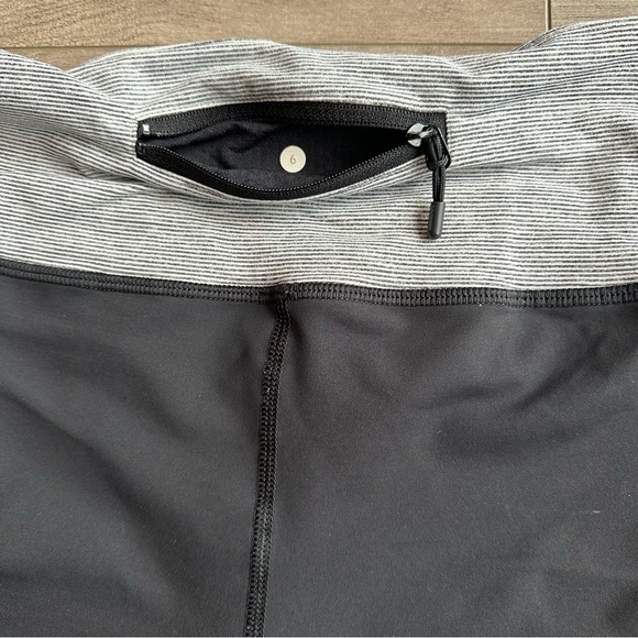 Lululemon Run Free Crop - GUC - size 6 - black - Picture 6 of 6